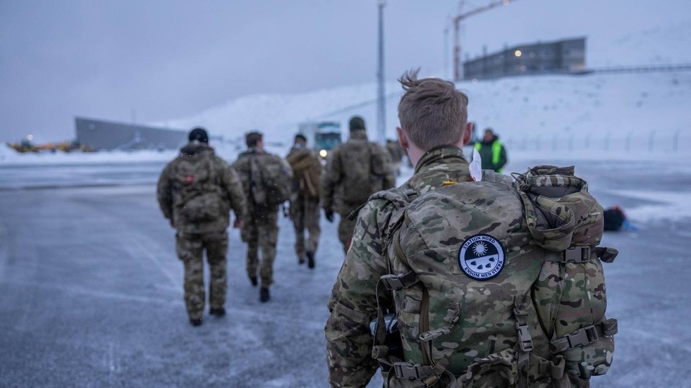 Denmark sends more troops to Greenland (PHOTOS)