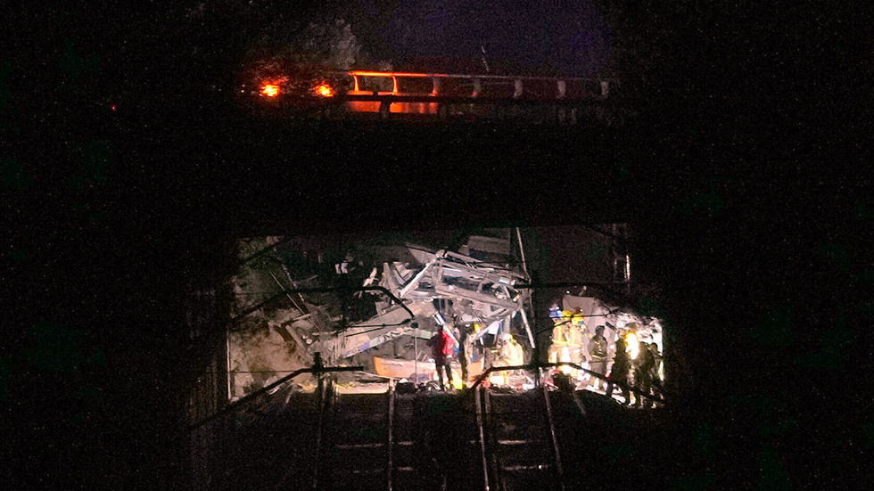 Another passenger train crashes in Spain (PHOTOS)