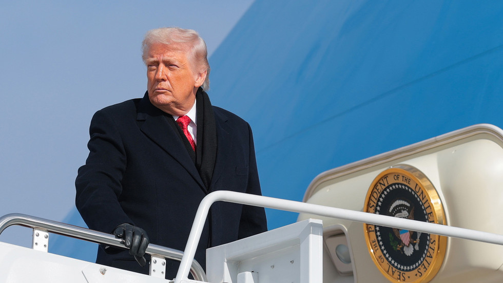 Trump’s flight to Davos turns back after ‘electrical issue’