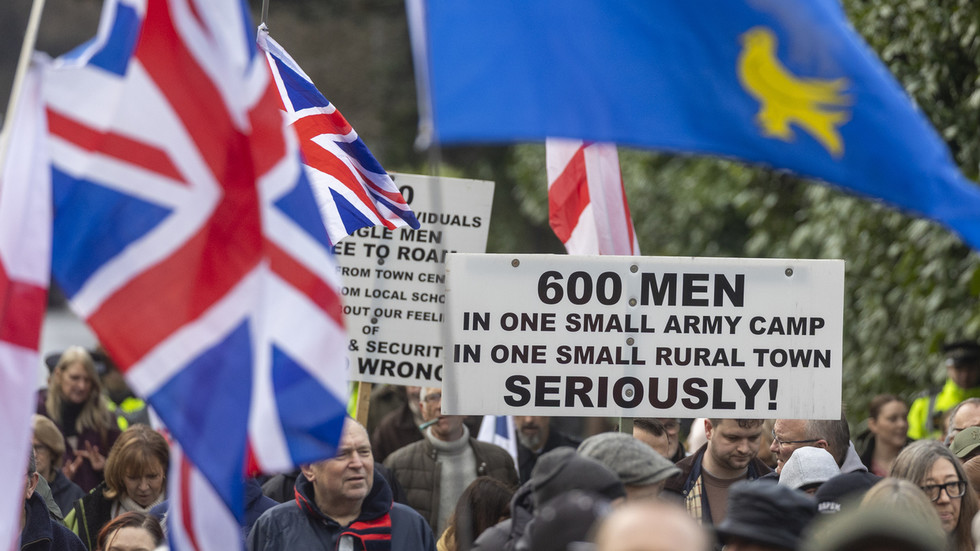 Thousands protest new migrant camp in UK