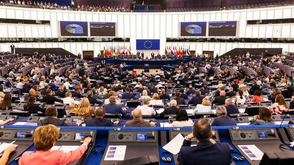 EU-US trade deal on hold over Greenland spat