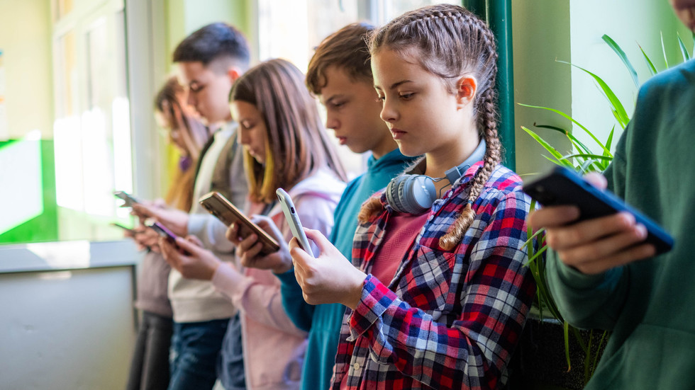 France moves to ban social media for minors
