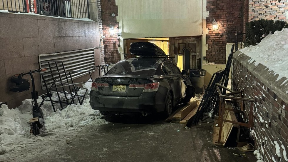 Driver rams car into New York synagogue (VIDEO)