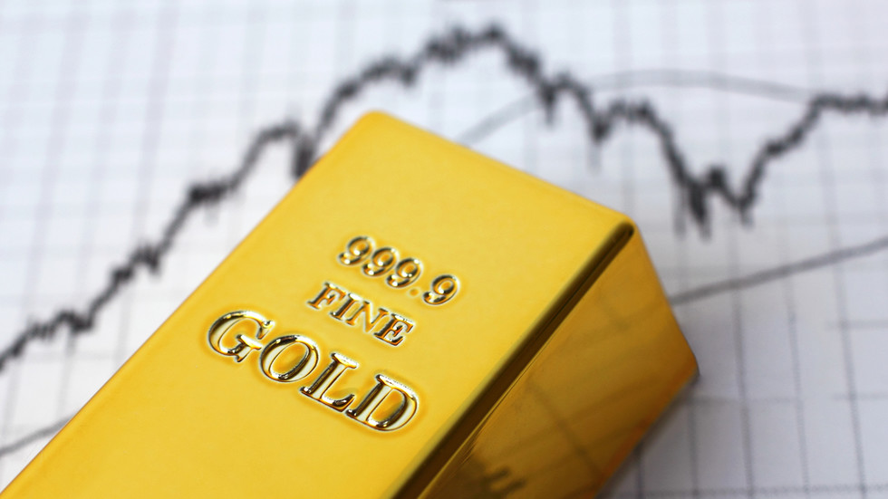 Gold breaks new record