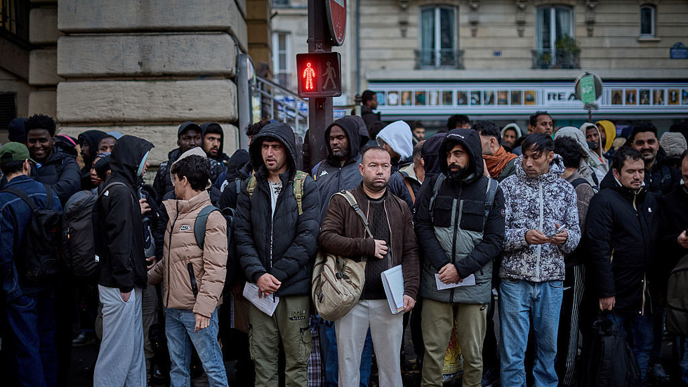 French justice minister proposes three-year immigration freeze