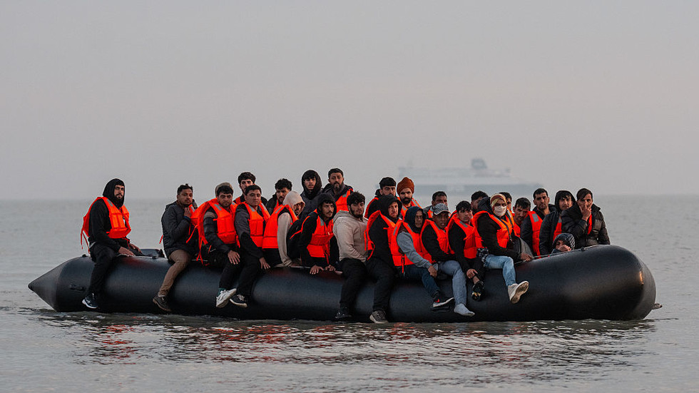 UK immigration officers charged with robbing migrants