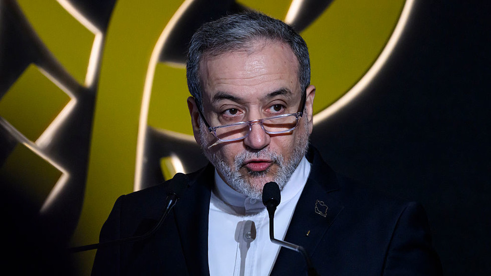 Iran warns it will strike US bases if attacked