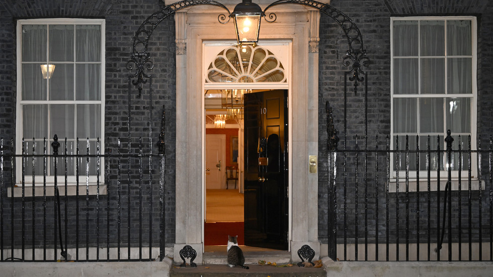 Top staff desert UK PM amid Epstein scandal fallout