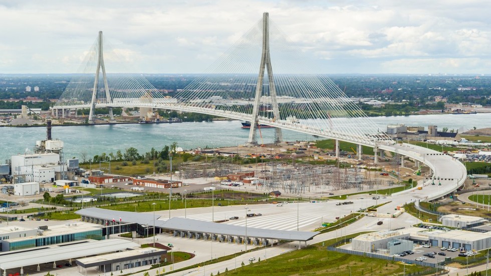 Trump threatens to block bridge to Canada