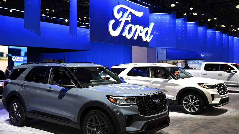American auto giant reports record losses