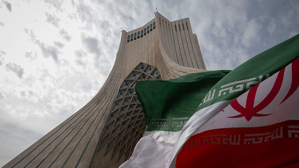 US weighs targeting Iranian leaders and ‘regime change’ – Reuters