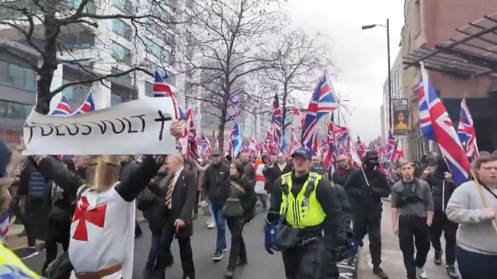 Six arrested after clashes at UK anti-immigration rally (VIDEOS)