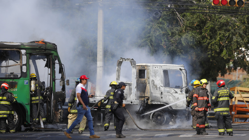 Cartel violence sweeps Mexico after killing of drug lord (VIDEOS)