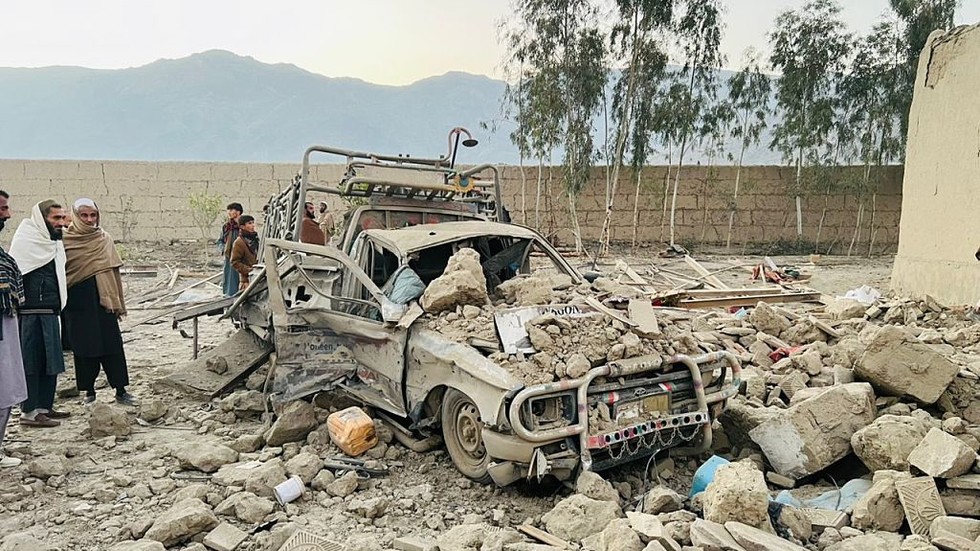 Afghanistan threatens retaliation over Pakistani airstrikes