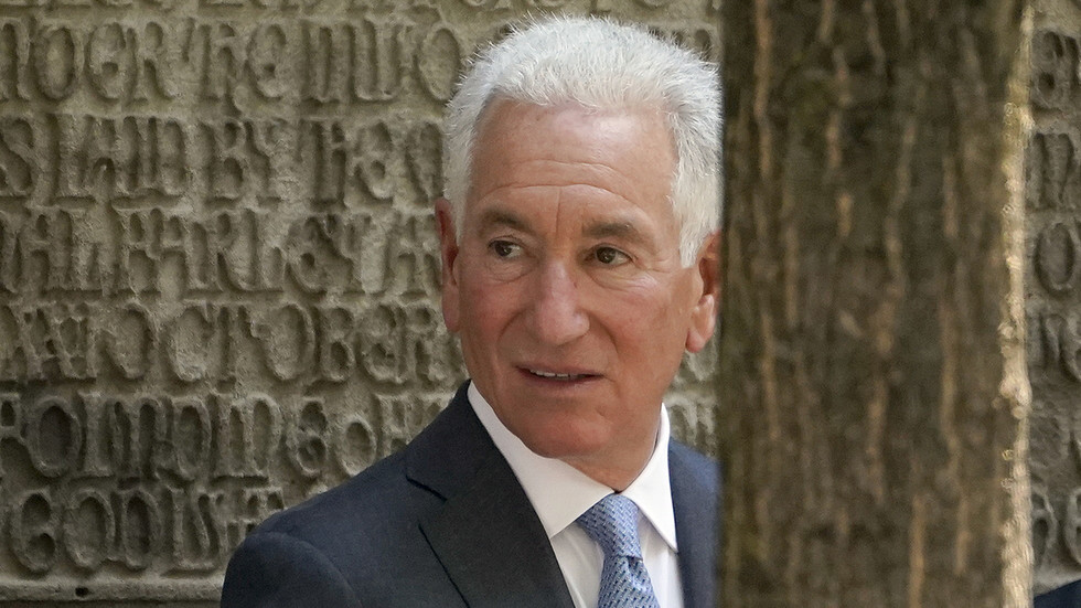 France curbs US envoy’s government access