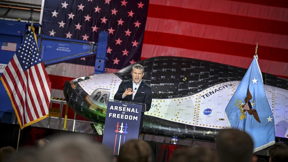 ‘We’ll soon learn if aliens are real’ – Pentagon chief
