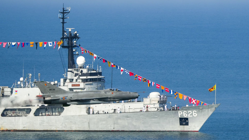 Submarine sinks Iranian warship off coast of Sri Lanka – Reuters