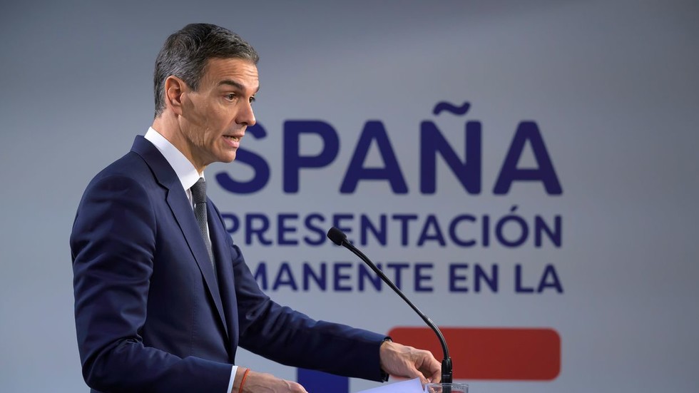 Spanish PM blasts ‘servile following’ over US-Israeli war on Iran