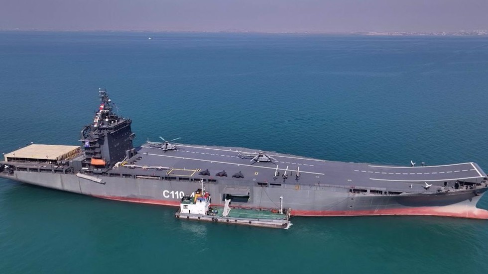 US strikes Iranian drone carrier (VIDEO)