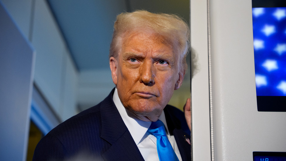 Trump makes new threats against Iran