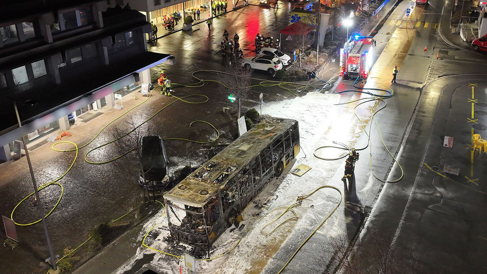 Six killed in Swiss bus fire after suspected self-immolation (VIDEO)