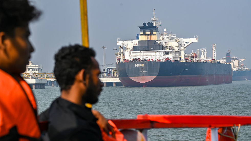 Hormuz war risk premiums spike – Euronews