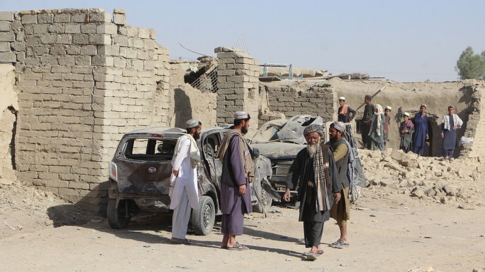 Pakistan and Afghanistan exchange heavy fire days after truce – Reuters