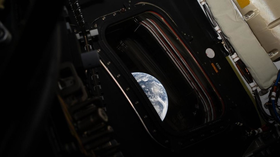Artemis II splashes down after ten-day Moon flight (VIDEOS)