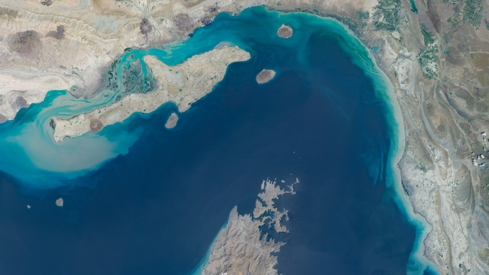 US says Iranian trade through Strait of Hormuz fully halted