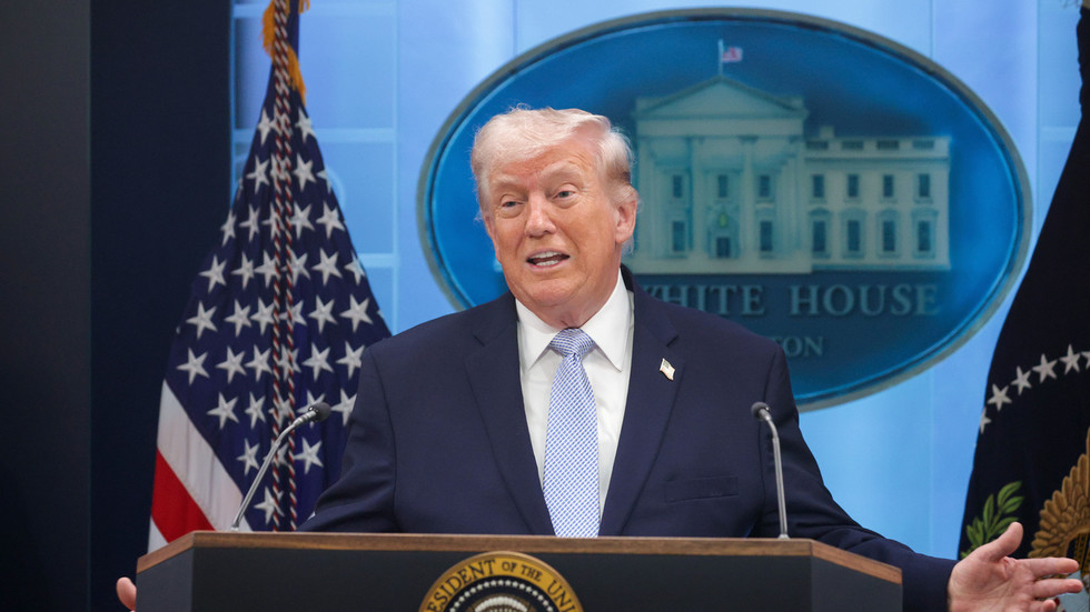 Trump ‘permanently opening’ Strait of Hormuz ‘for China’