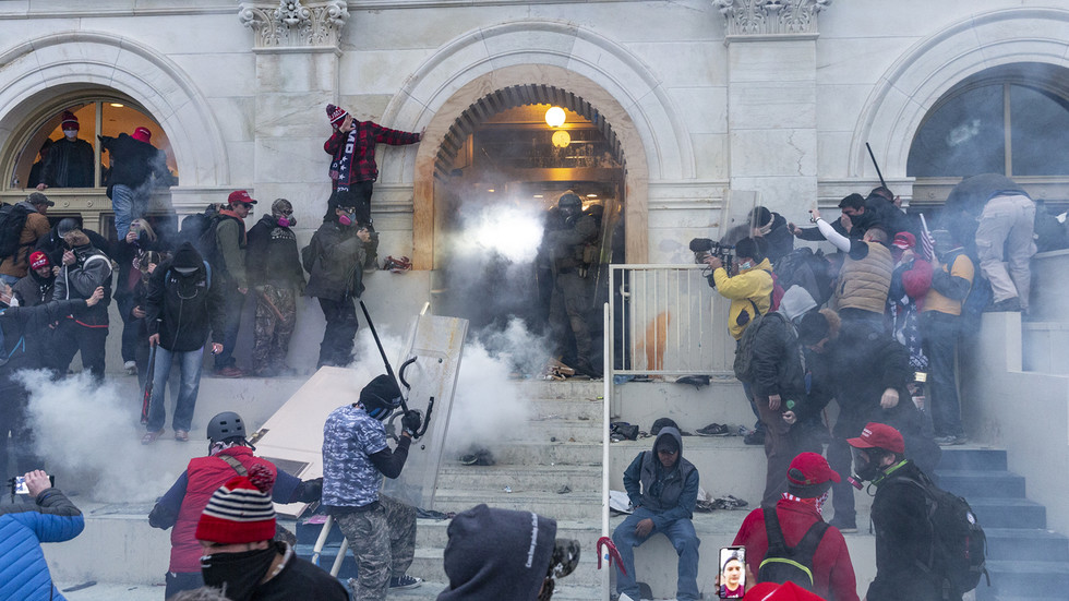 US DoJ moves to overturn convictions for far-right Capitol rioters