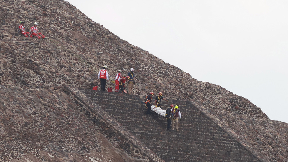 Shooting at iconic Mexico pyramid leaves tourist dead and others injured (GRAPHIC VIDEOS)