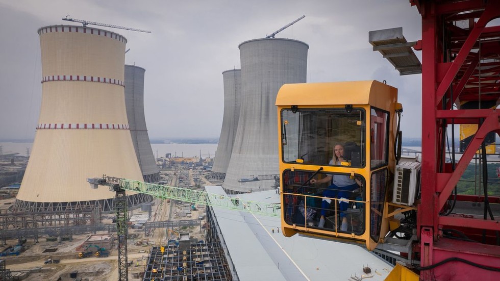 Bangladesh enters nuclear era with Russian-built power project (VIDEO)