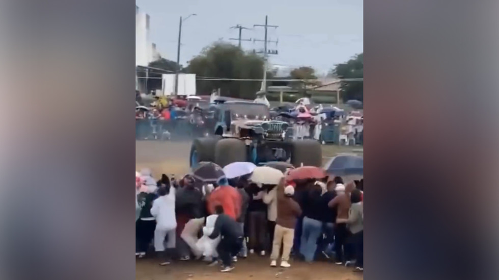 Monster truck plows into crowd in Colombia (VIDEO)