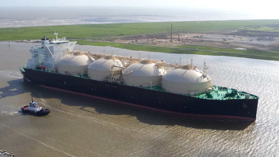 EU buys record volumes of Russian LNG – report
