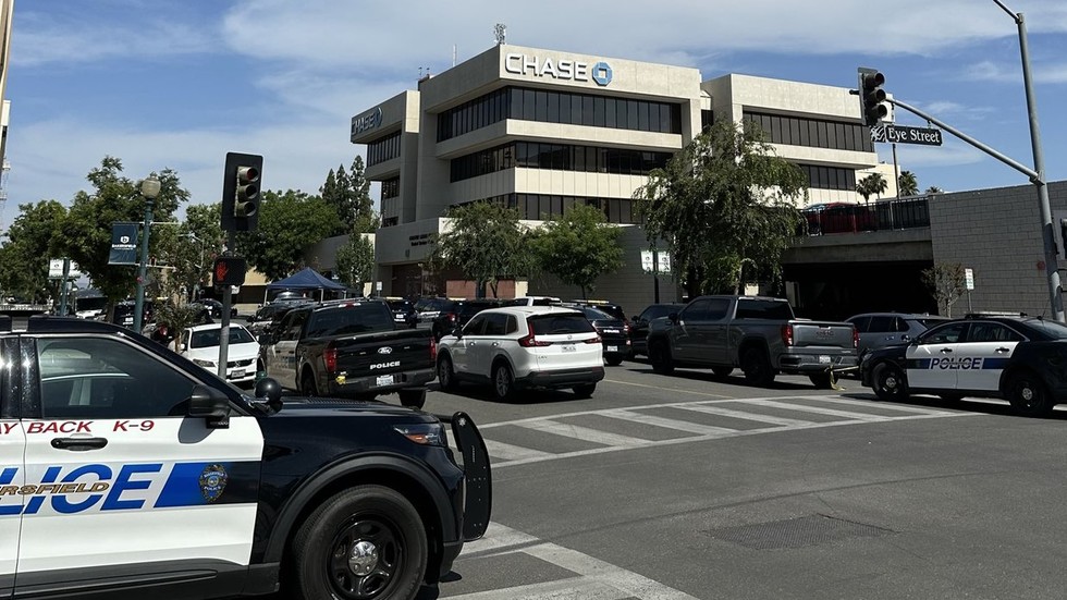 Man with ‘bomb’ barricades himself inside California bank