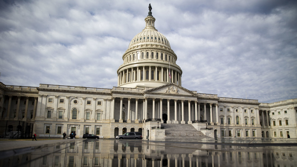US House squeezes through Russia sanctions bill