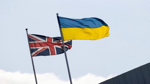 Zelensky warns Farage over Ukrainian flags in UK