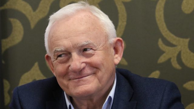 Ex-Polish PM tells Ukraine to return tanks and jets amid medals dispute