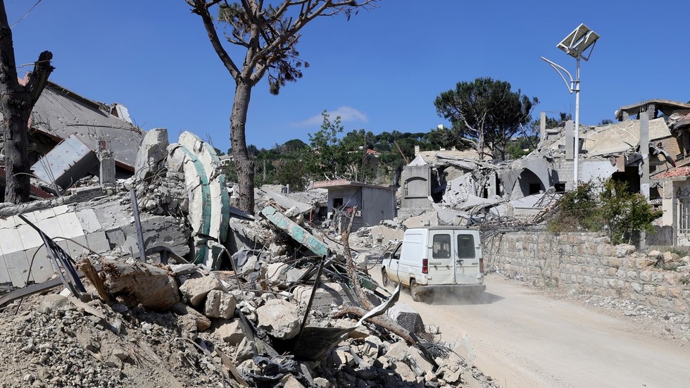 Israeli troops kill two in Lebanon