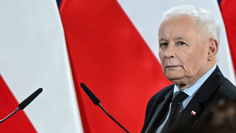 Polish opposition leader to return Ukrainian state award amid Nazi spat