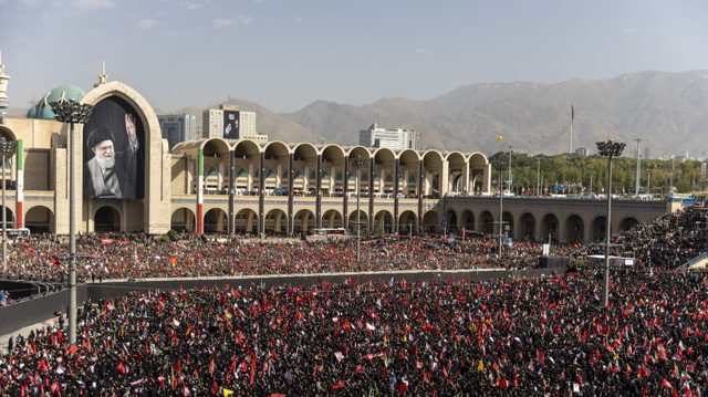 Mourners demand ‘revenge’ for slain Iranian leader (VIDEOS)