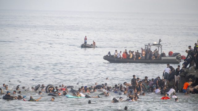 Spain sets Italy deadline to end ‘unfair’ border checks over migrant surge