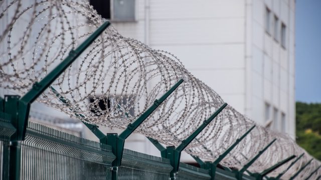Turning prison laundries into cells won’t fix overcrowding – former UK MP