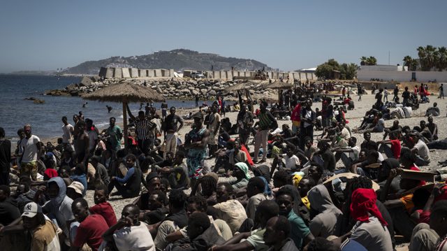 Ceuta migrant clearance spirals into violence (VIDEO)