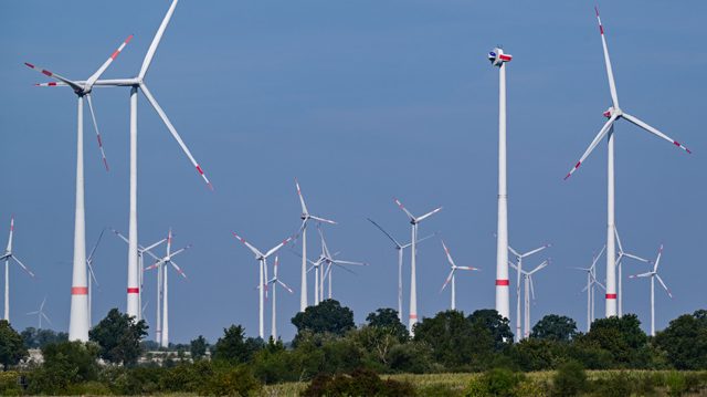 Germany pledges to phase out fossil fuels