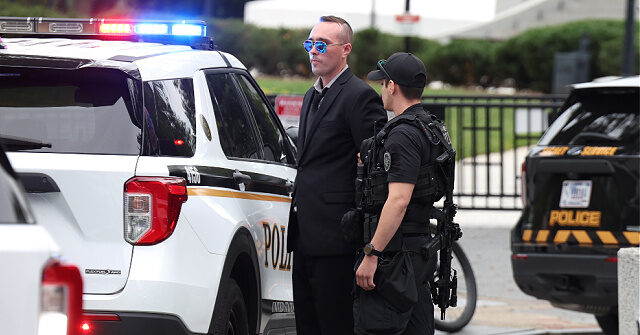 Secret Service Arrests Man Attempting to Scale White House Fence