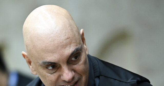 Brazil: Rogue Judge Alexandre de Moraes Threatens to Have Jair Bolsonaro Arrested Again for Being Filmed in Public