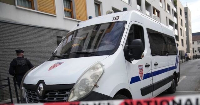 Paris Police Arrest Migrant Teen During Alleged Terror Attack Attempt on Bank of America Building