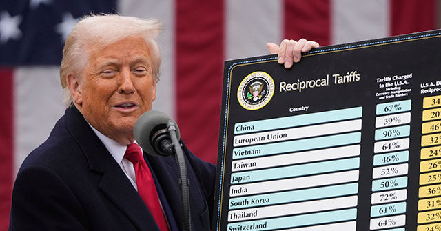 Trump Floats Rebate for Americans Thanks to Tariff Revenue
